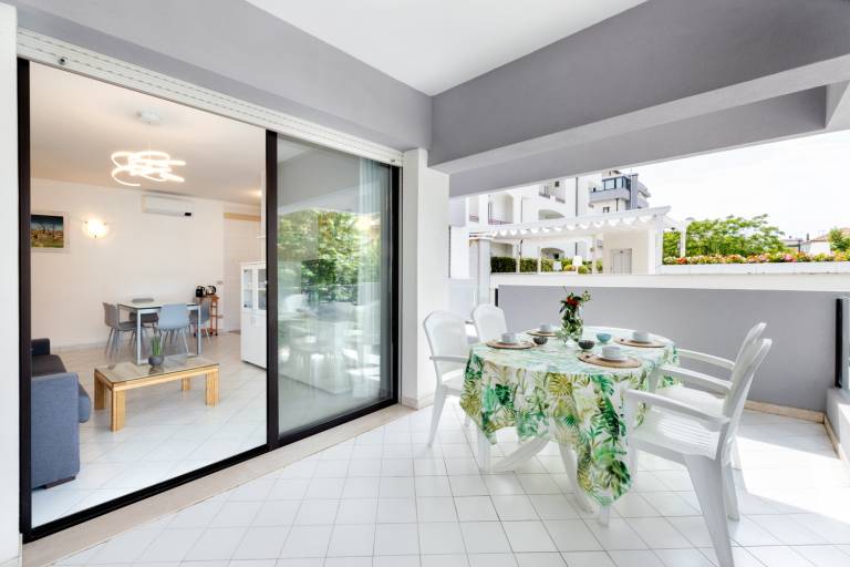 Fully equipped rental apartment with pool, terrace & yard | Next to the beach | Pets are welcome — photo 2