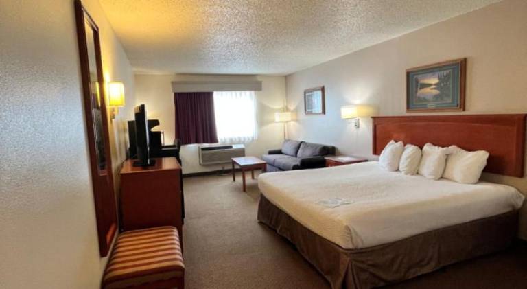 Serena Inn & Suites — photo 2