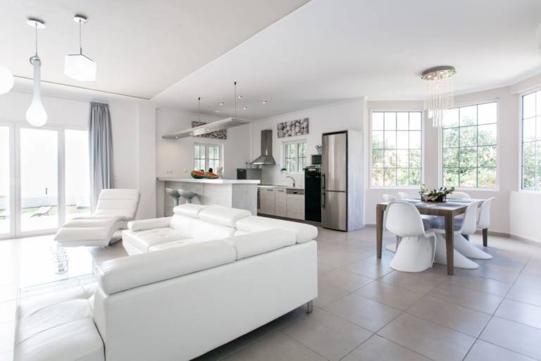 Villa with barbecue, yard & private pool | Water view — photo 4