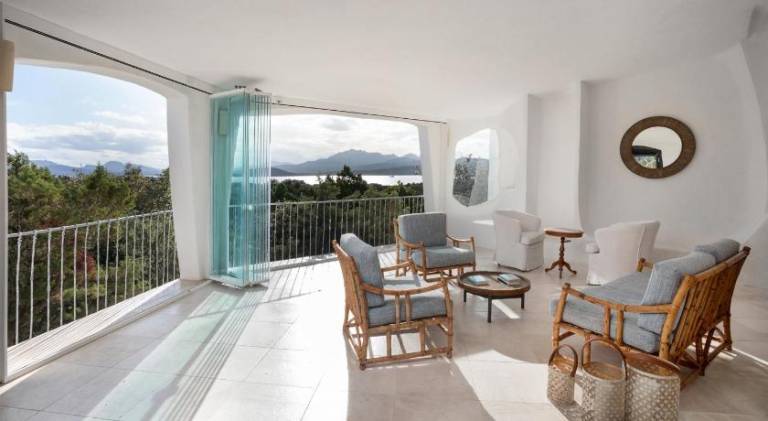 Serviced apartment with pool, patio & BBQ | Beach nearby | Pets allowed — photo 3