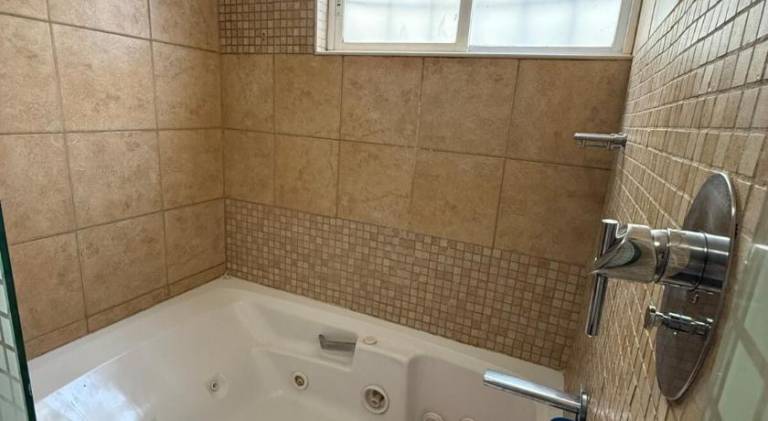 Rental apartment with jacuzzi — photo 4