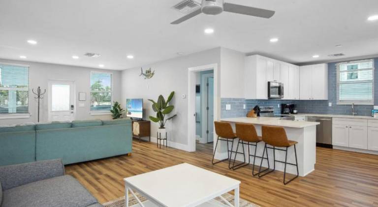 Big vacation home with pool | Close to the beach | Dogs allowed — photo 4