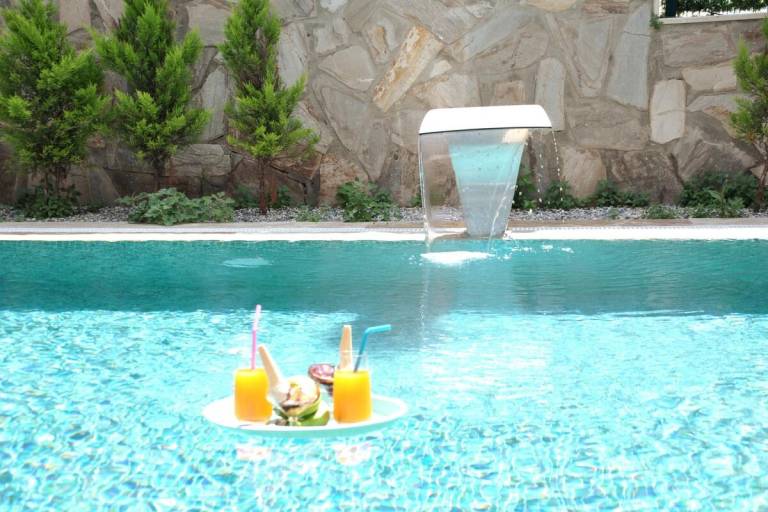 Villa with yard, barbecue & pool in Kusadasi