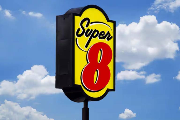 Super 8 by Wyndham Deerfield/Northbrook in Deerfield, IL