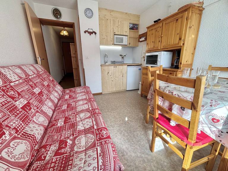 Cozy Studio Cabin with Terrace - Near Ski Slopes and Village Center, Parking Included — photo 3