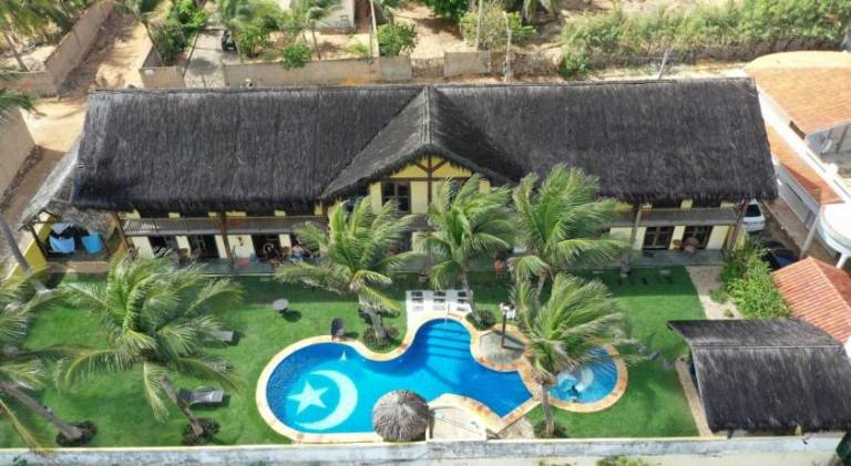 House with private pool, yard & grill — photo 2