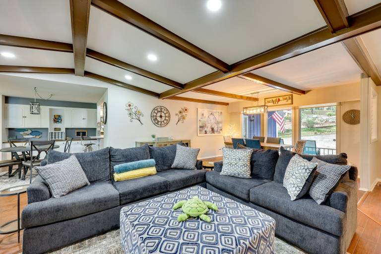 Lakefront Hot Springs Vacation Rental w/ Dock! — photo 5