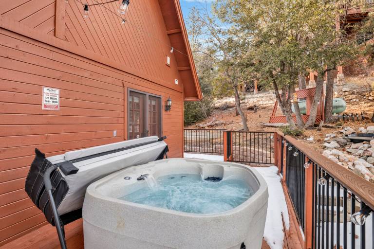 Family-oriented nice cabin with jacuzzi & terrace | Lake view | Pet-friendly — photo 4