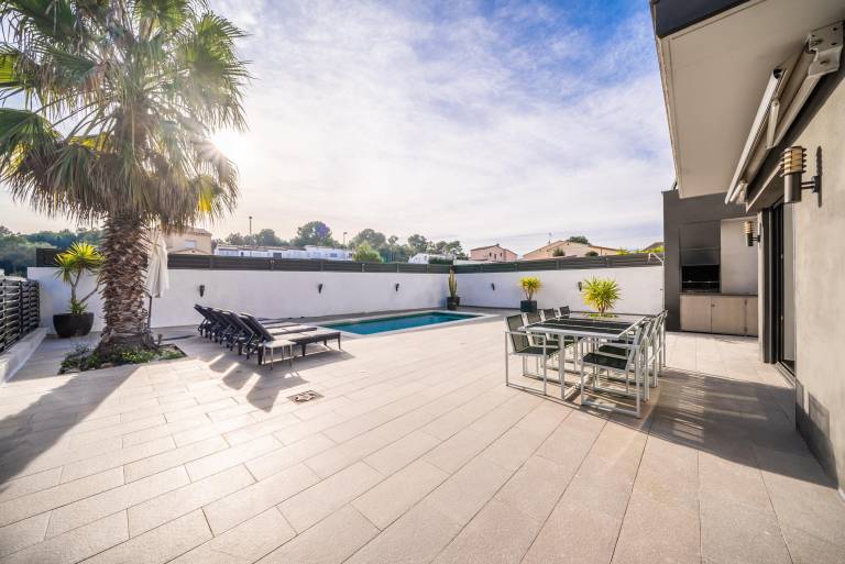 Fully equipped villa with yard, terrace & private pool | Dogs allowed — photo 2