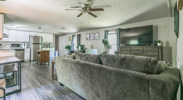 Vacation home with jacuzzi — photo 3