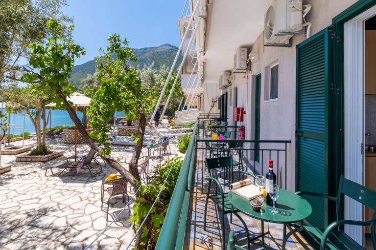 Family-oriented beautiful studio with terrace, BBQ & garden | Sea view | Dogs allowed — photo 2
