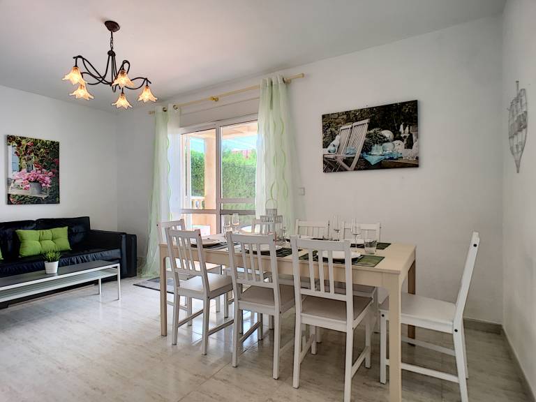 Fully equipped beautiful villa with garden, private pool & patio | Close to the beach | Pets allowed — photo 4