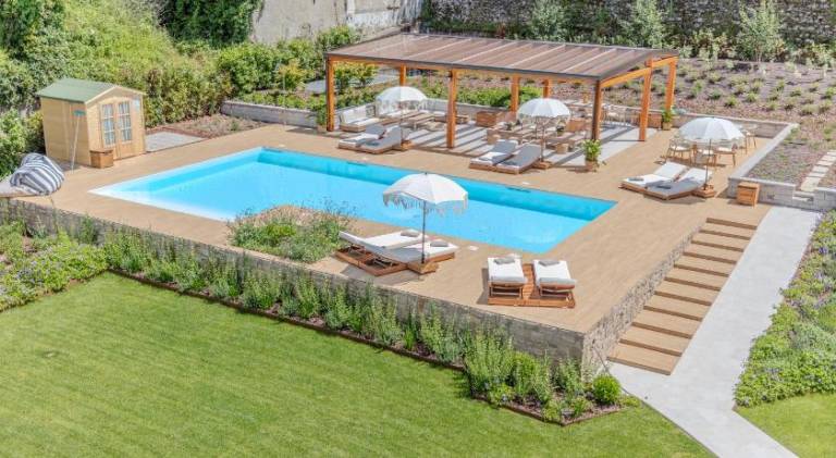 Apartment with pool — photo 4