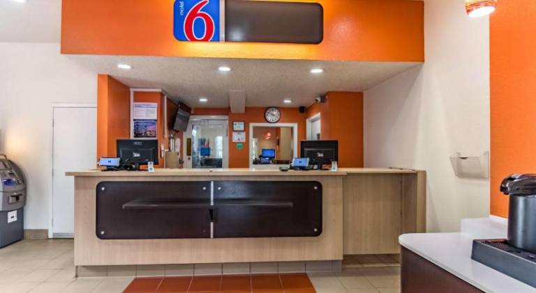Motel 6 Raleigh, NC Cary — photo 5
