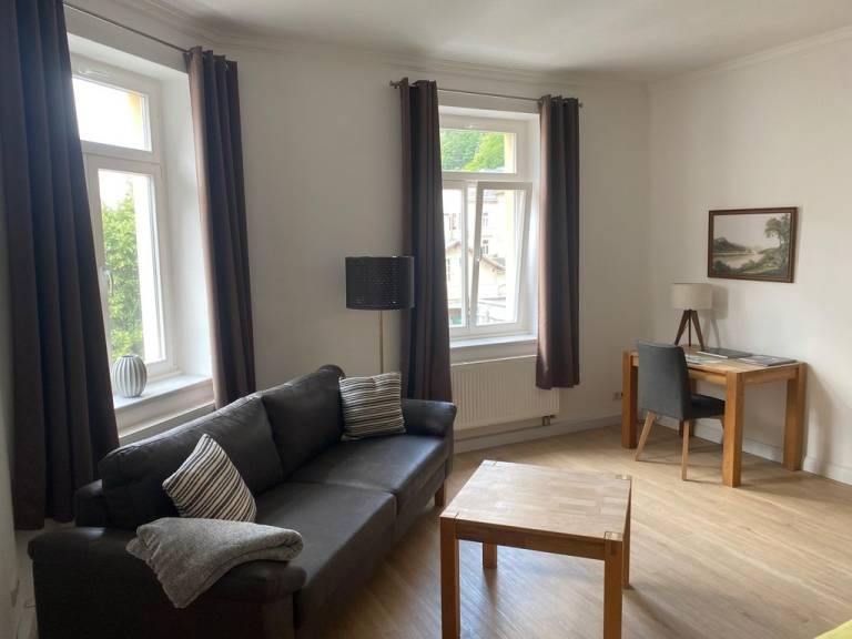 Apartment 4 mit 1 Schlafzimmer und Balkon