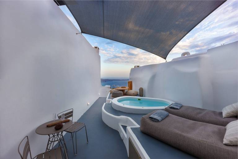 Child-friendly house with private pool & hot tub | Pet-friendly in Santorini
