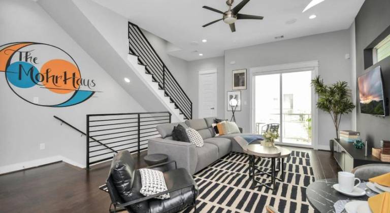 Fully equipped ample vacation home with patio | Perfect for remote work | Pet-friendly in Houston, TX