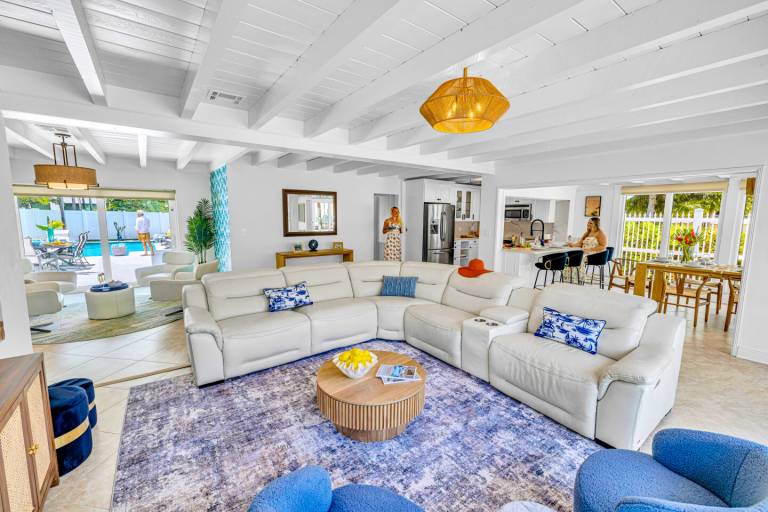Family-oriented charming vacation home with hot tub, private pool & grill | Next to the beach | Dogs allowed — photo 2