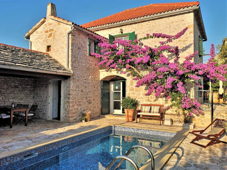 Newly renovated 3-BR Dalmatian stone Villa with Pool for 6-8 Guests — photo 2