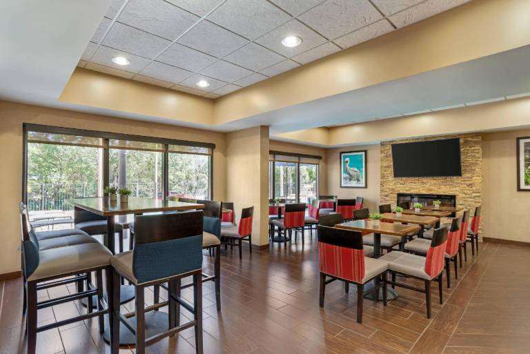 Comfort Suites Tallahassee Capitol - University Area — photo 3