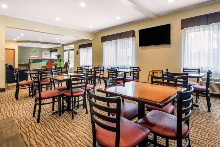 Comfort Inn & Suites — photo 5