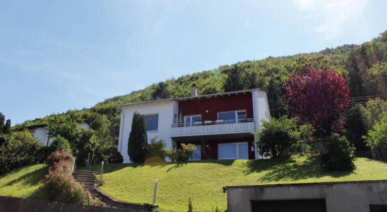 Holiday apartment with barbecue, garden & patio — photo 4