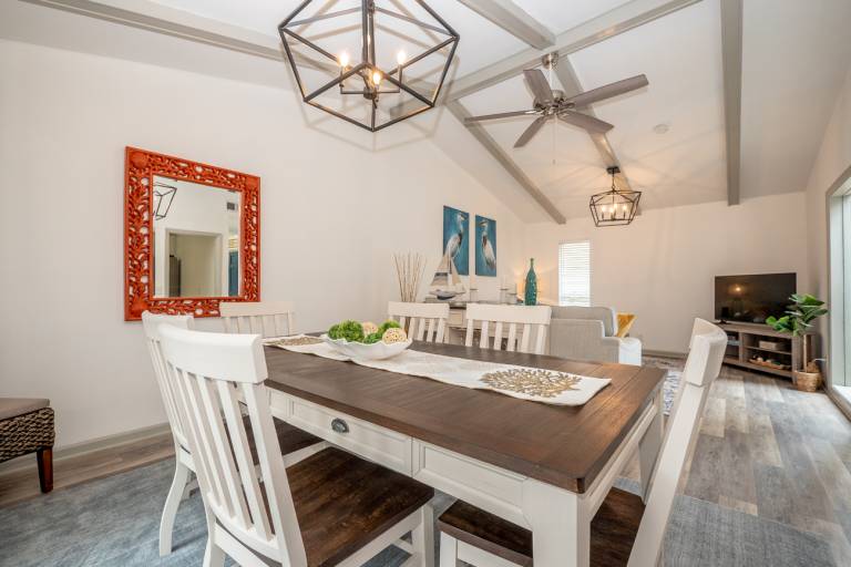 55 Lawton: Pet Friendly, Modern Luxury, Remodeled Sea Pines Home. Free Bikes — photo 4