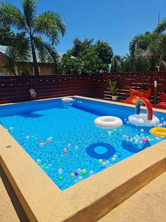 Vacation home with pool & grill in Pattaya