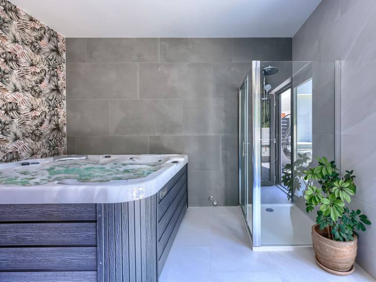 House with sauna, hot tub & grill | Sea view — photo 4