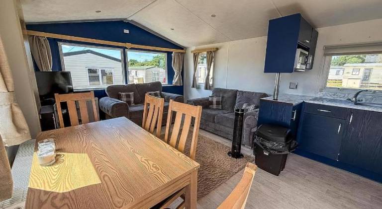 Cosy Caravan With Free Unlimited Wi-Fi At Valley Farm Park In Essex Ref 46318Bv — photo 4