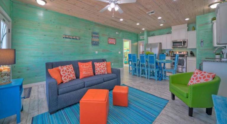 Pleasant vacation home with pool | Pet-friendly in Port Aransas, TX