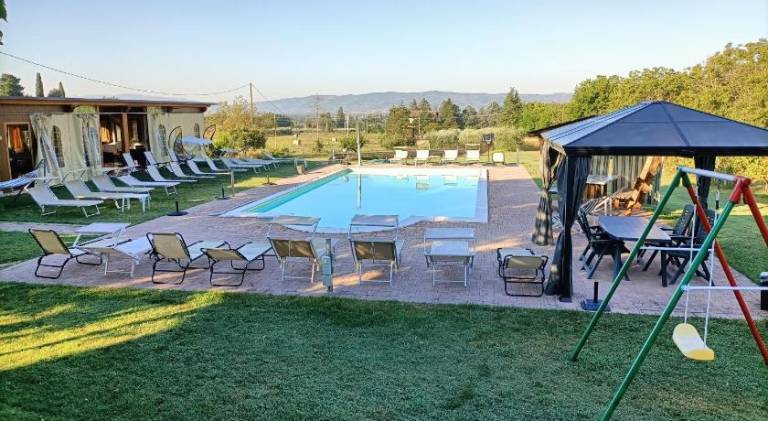 Apartment with pool, garden & barbecue — photo 3