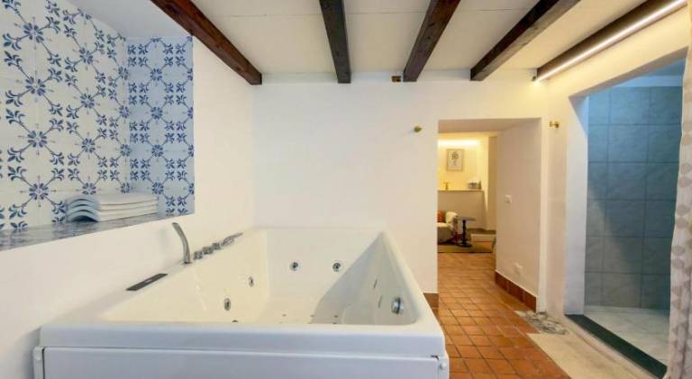 Rental apartment with hot tub | Next to Bellini Garden — photo 4