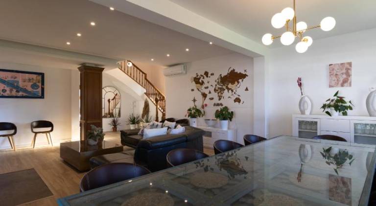 Spacious villa with hot tub, sauna & pool | Pets allowed — photo 3