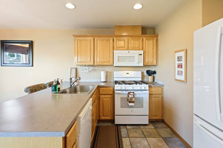 Quiet River - Beautiful Bend Townhouse - EV charger - Deschutes River in the back! — photo 5