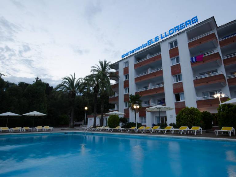 Serviced apartment with barbecue, yard & pool in Lloret de Mar
