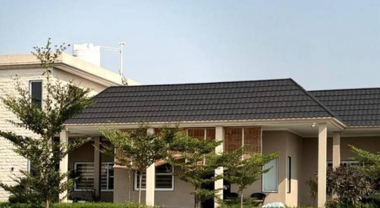 1000 m&sup2; Villa