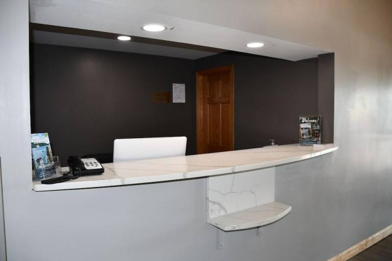 Stillwater Inn & Suites — photo 5