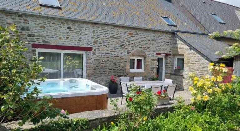 Lovely vacation home with jacuzzi | Pets are welcome in Le Mont-Saint-Michel