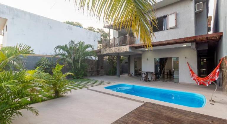 Casa Bela Bahia 4 suites com ar piscina e churrasqueira - 850 metros da praia in Porto Seguro
