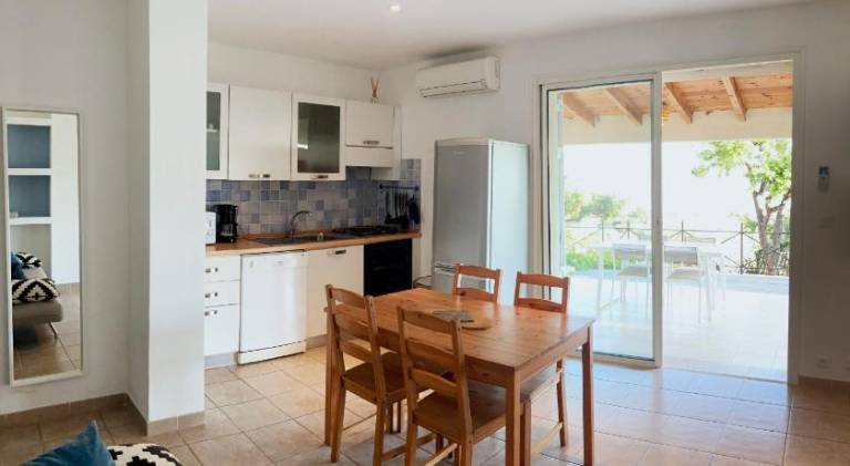 Rental apartment with yard, barbecue & terrace — photo 3