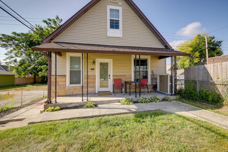 Indianapolis Home w Porch Close to Mile Square
