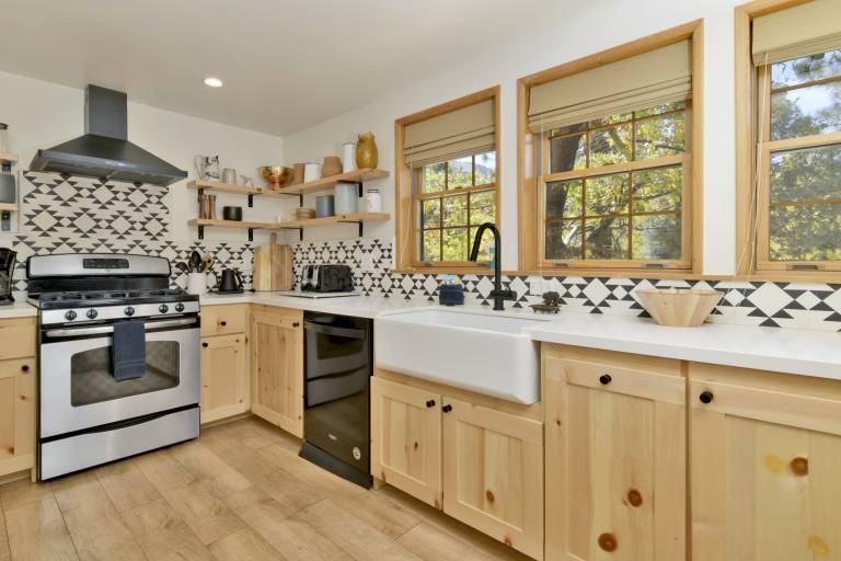 Child-friendly cabin with hot tub & barbecue | Mountain view | Pets allowed — photo 5