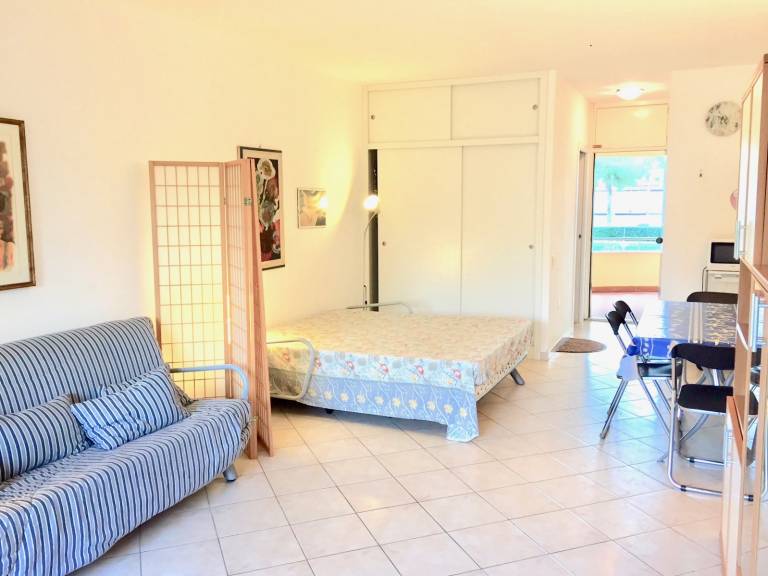 Apartment with pool & terrace — photo 4