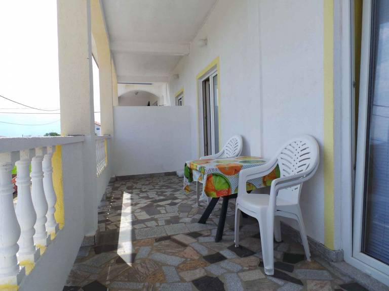 Apartment with barbeque — photo 4