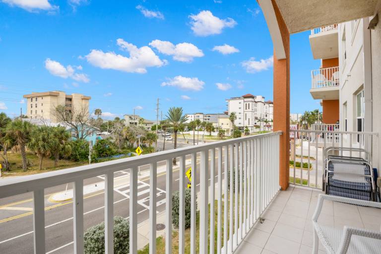 Family-friendly condo with heated pool & jacuzzi | Water view | Close to the beach | Dogs allowed — photo 3