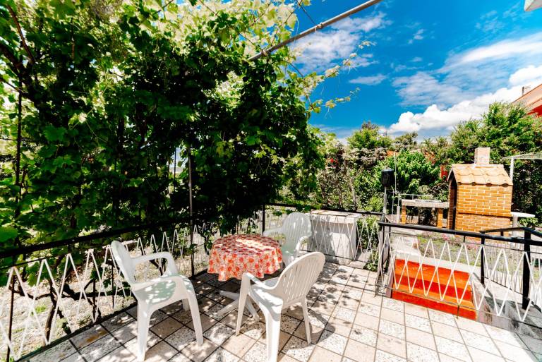 Fully equipped lovely rental apartment with patio, yard & BBQ | Sea view | Pets are welcome in Rab
