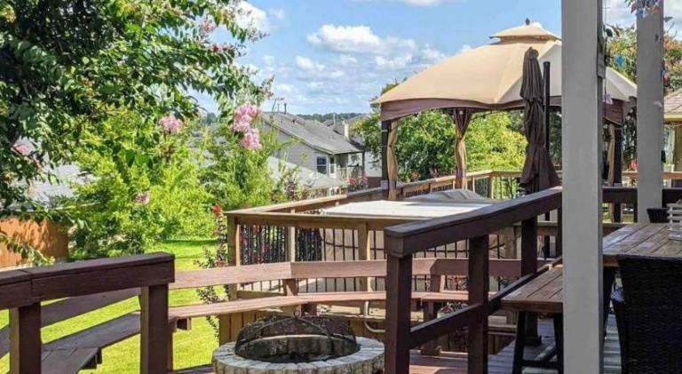 Vacation home with hot tub & pool | Pet-friendly in Conroe, TX