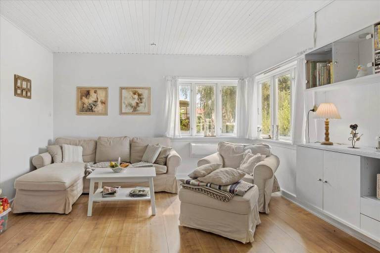 Fully equipped vacation home with patio | Dogs allowed — photo 3