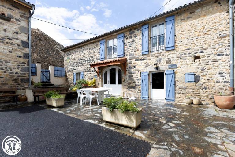 Gite with yard, barbecue & patio — photo 2